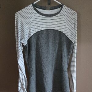 CALIA by Carrie Underwood Gray and White Striped Top